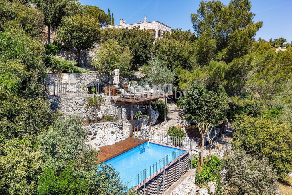 Elegant estate with panoramic view