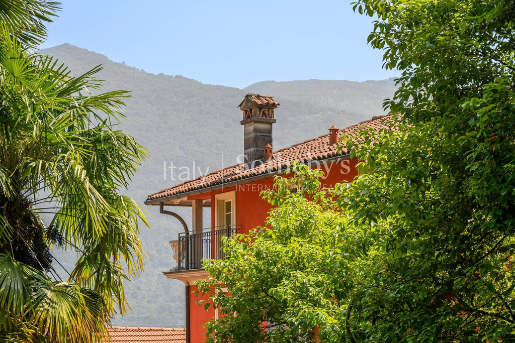Stunning villa with terrace and view of Lake Maggiore