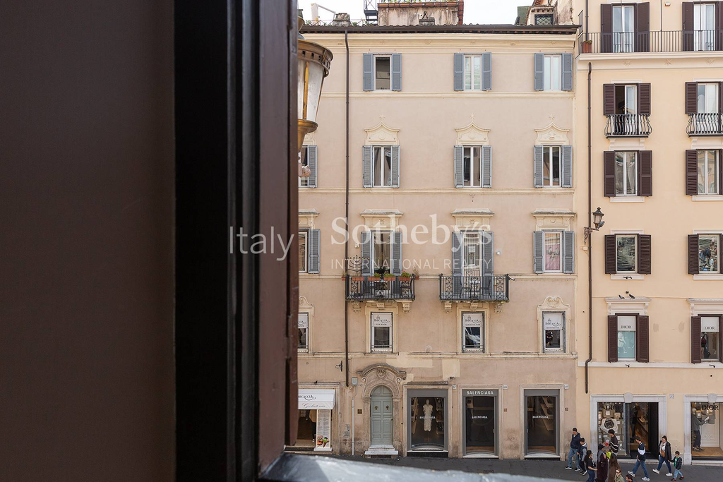 Luxury Apartment Overlooking Piazza di Spagna