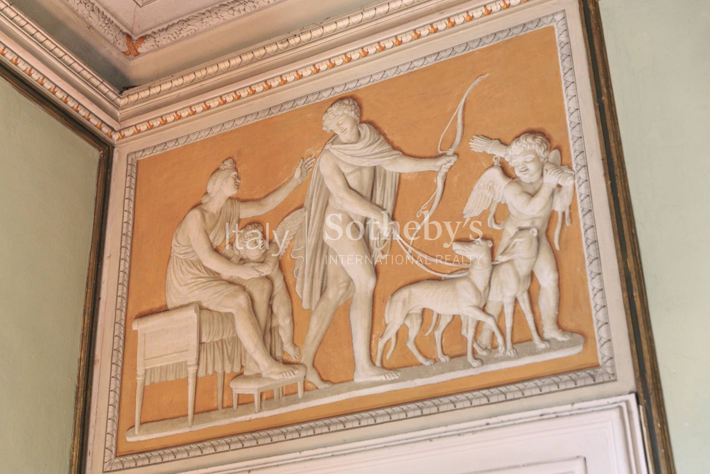 Bright frescoed apartment in the heart of Lucca