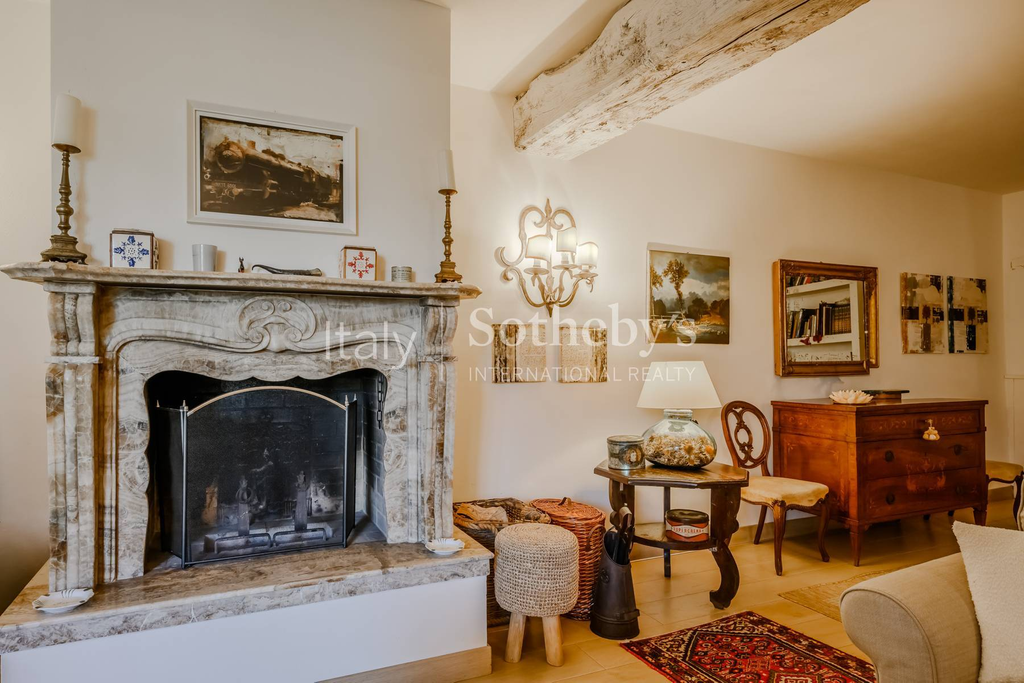 Prestigious farmhouse renovated with charm