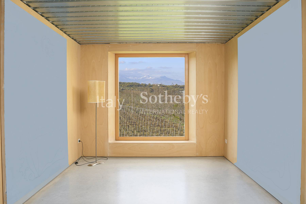 Contemporary villa with views of the Abruzzo mountains
