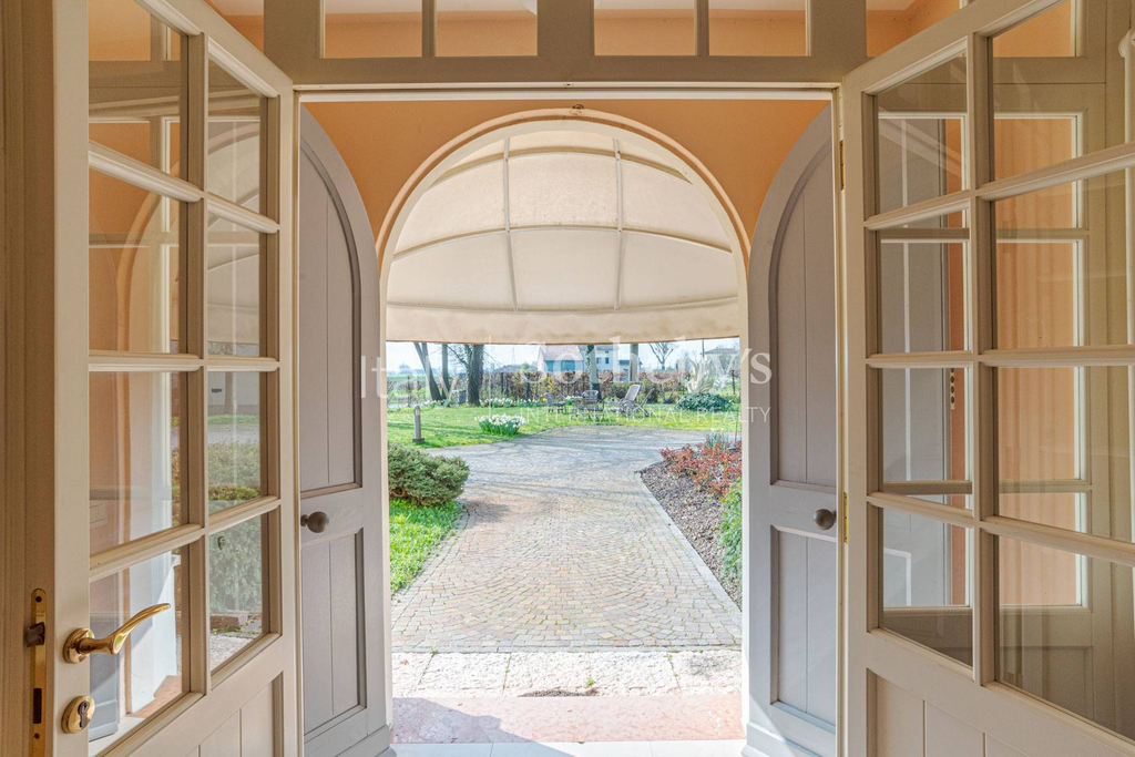 Private country villa with garden and private land