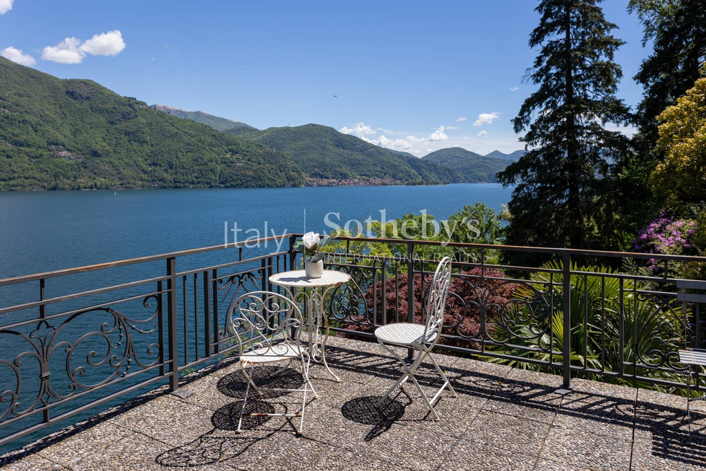 Beautiful historic villa overlooking Lake Maggiore
