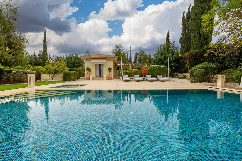 Трехкомнатный бунгало в гольф-курорте Aphrodite Hills, Пафос