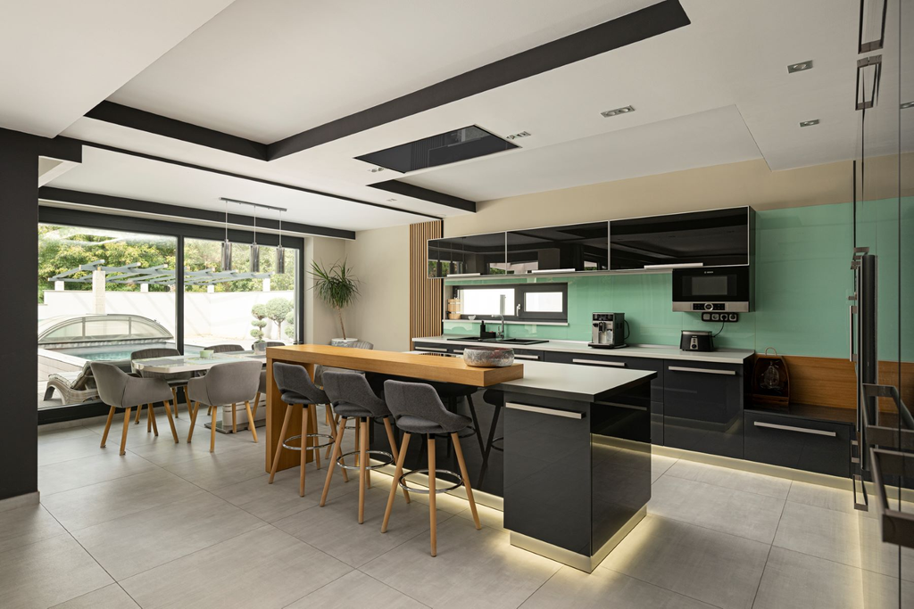 Modern wellness family residence, close to the Danube