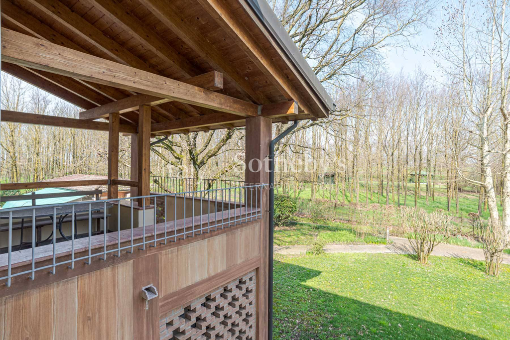 Private country villa with garden and private land