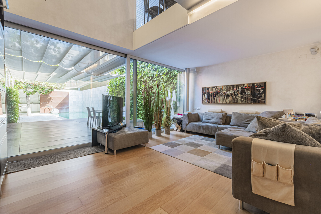 House with elevator, parking and swimming pool in Les Corts