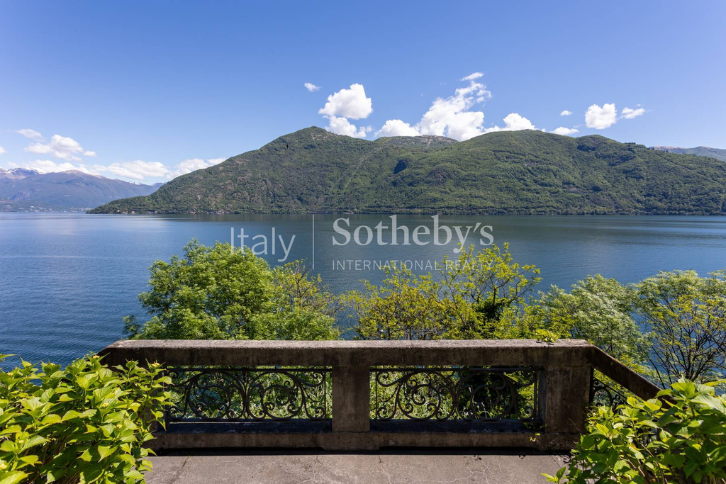 Beautiful historic villa overlooking Lake Maggiore