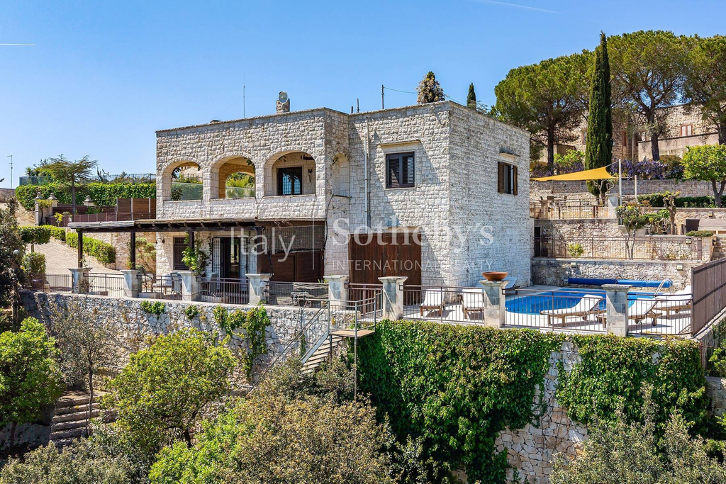 Elegant estate with panoramic view