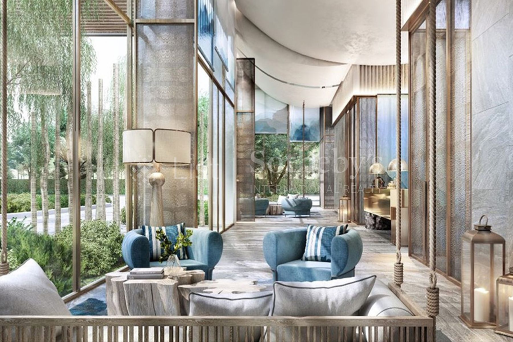 Arom Wongamat, Pattaya