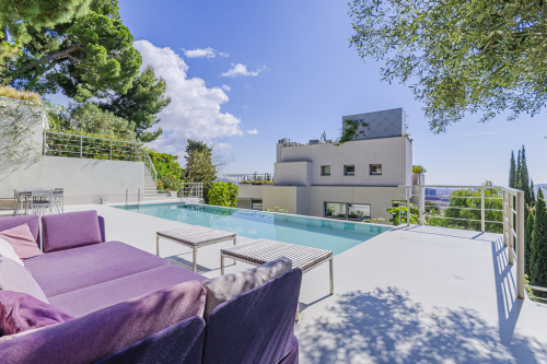 Property with breathtaking views surrounded by tropical garden 42725