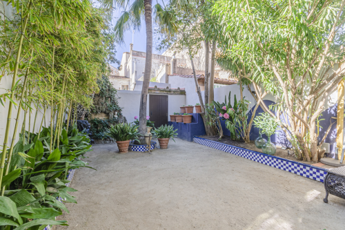 Modernist mansion designed by Domenech i Muntaner a few steps from the sea. 42724