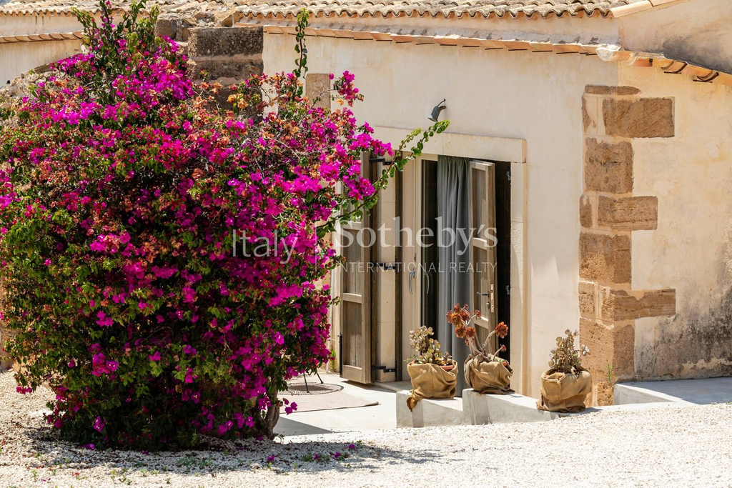 Historic farmhouse in the heart of the Vendicari Natural Reserve