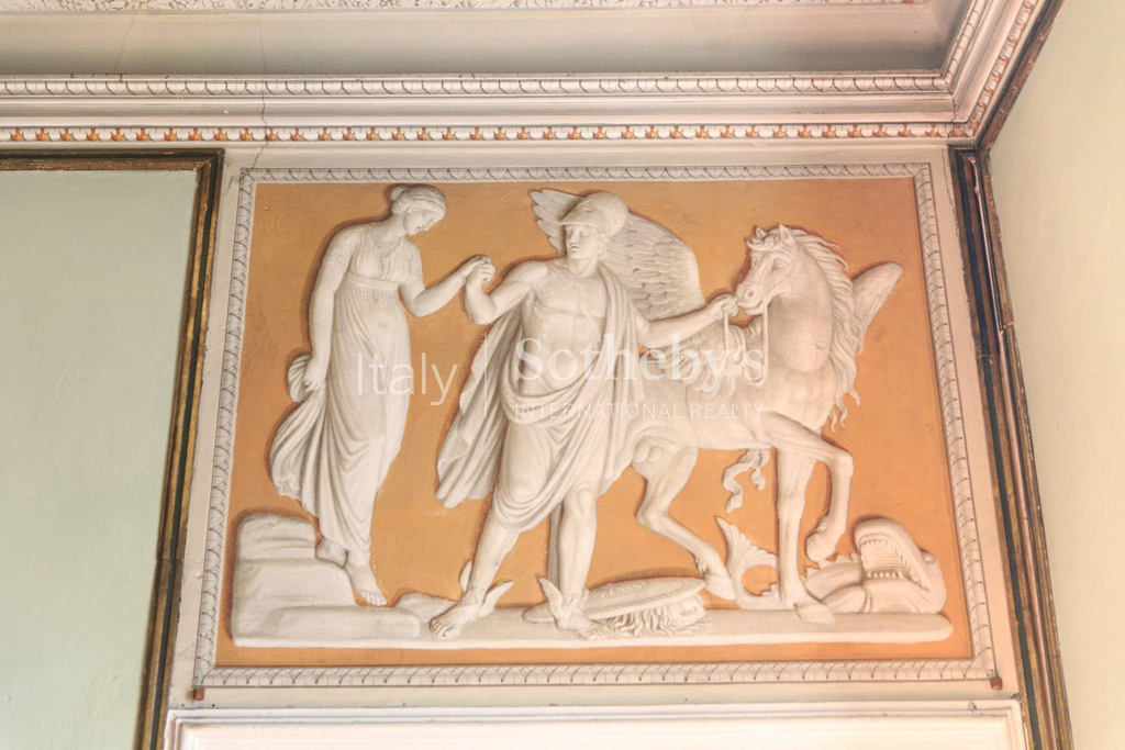 Bright frescoed apartment in the heart of Lucca