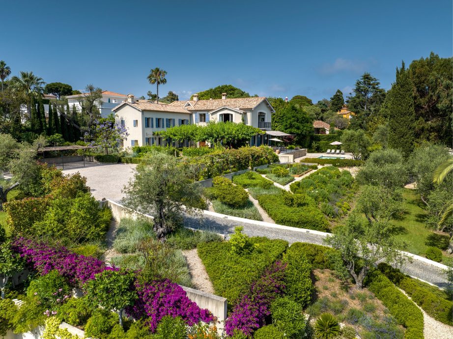 La Ferme Blanche at Cap d'Antibes – Luxurious bastide, guest house, and Mediter…