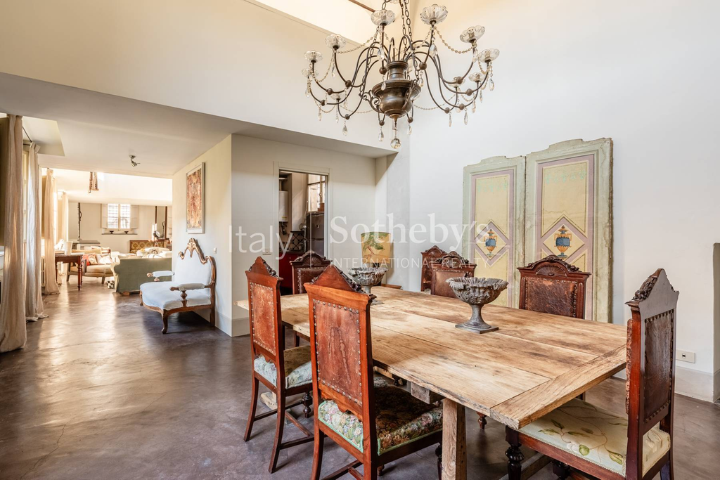 Elegant loft in historic building in Lucca