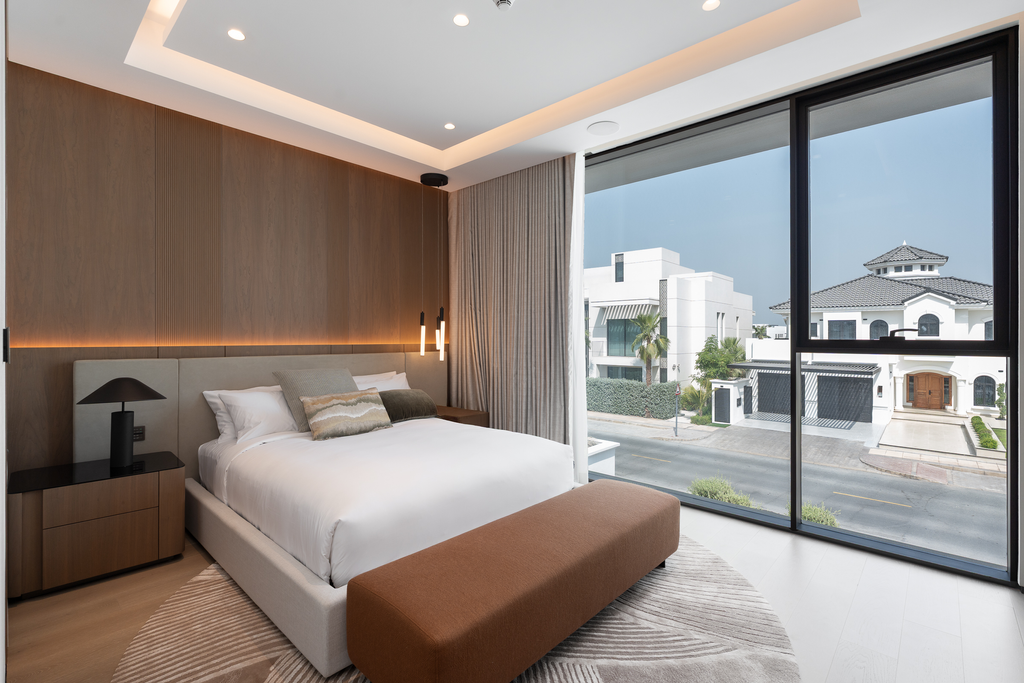 Fully-Upgraded Palm Jumeirah Villa With City Views