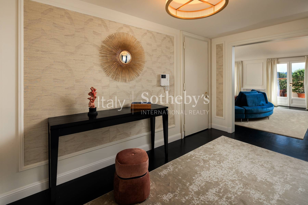 Stunning penthouse with panoramic views on the Lungarno