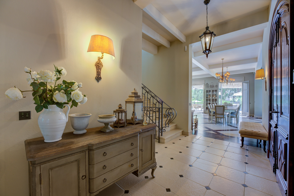 La Ferme Blanche at Cap d'Antibes – Luxurious bastide, guest house, and Mediter…