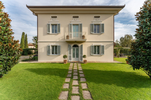 Charming Liberty-style Villa on the hills of Lucca 42910
