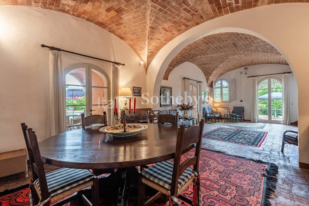 Villa La Dolce Vita: Tuscan Retreat with pool and views