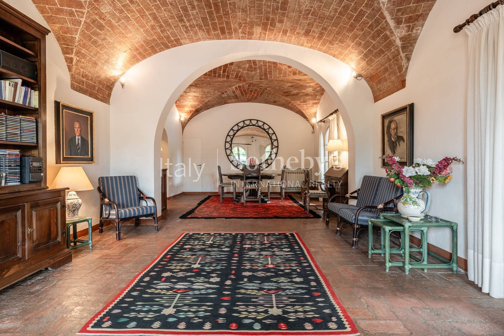 Villa La Dolce Vita: Tuscan Retreat with pool and views