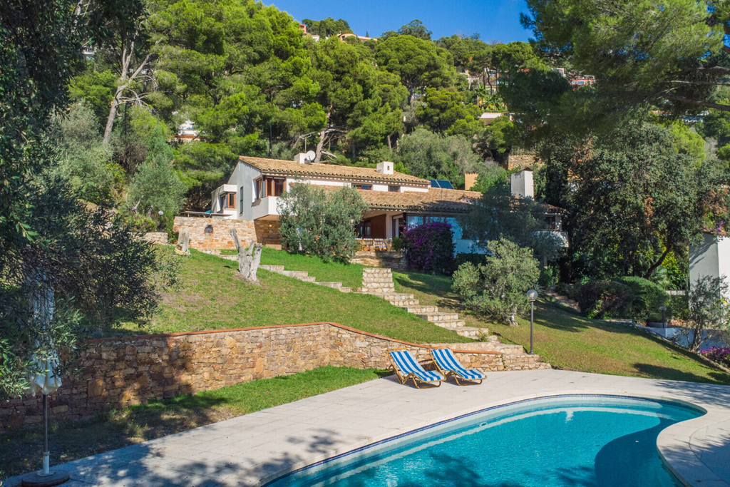 Mediterranean house with large plot and views in Aiguablava Begur