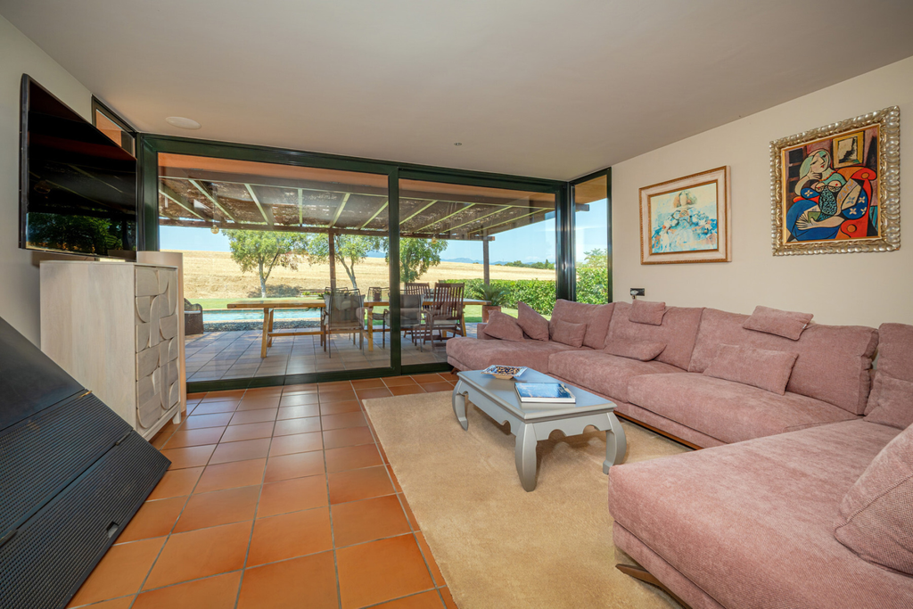 Elegant villa on the Torremirona golf course