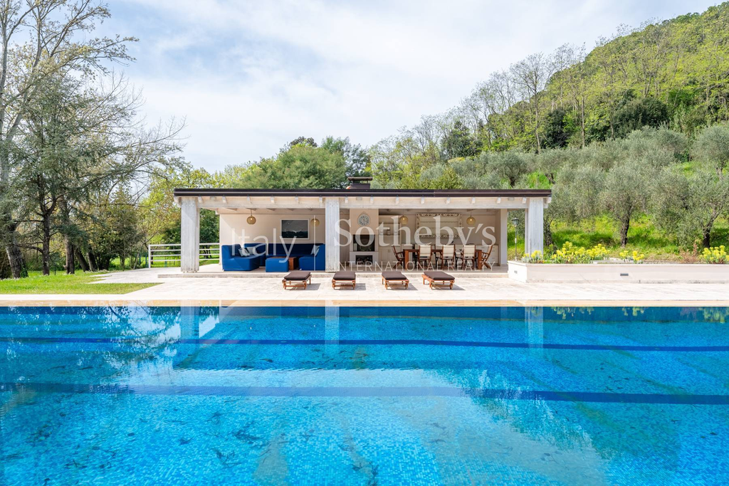 Elegant Tuscan Villa with pool, pond and dépandance