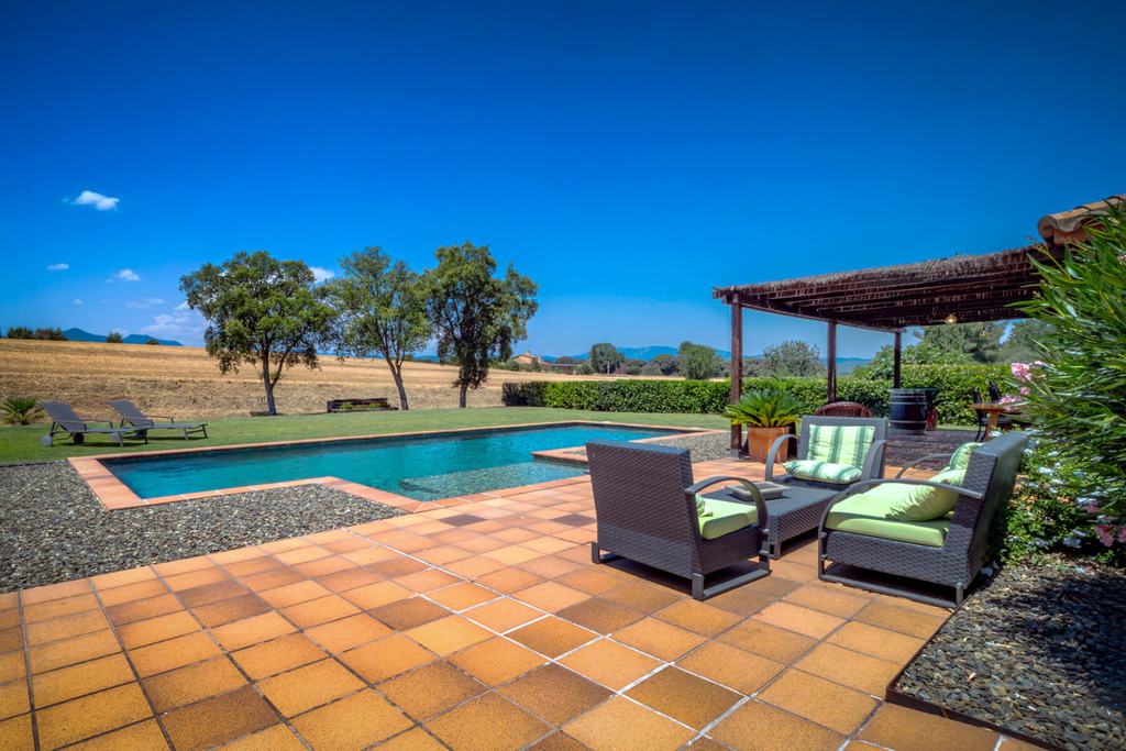 Elegant villa on the Torremirona golf course