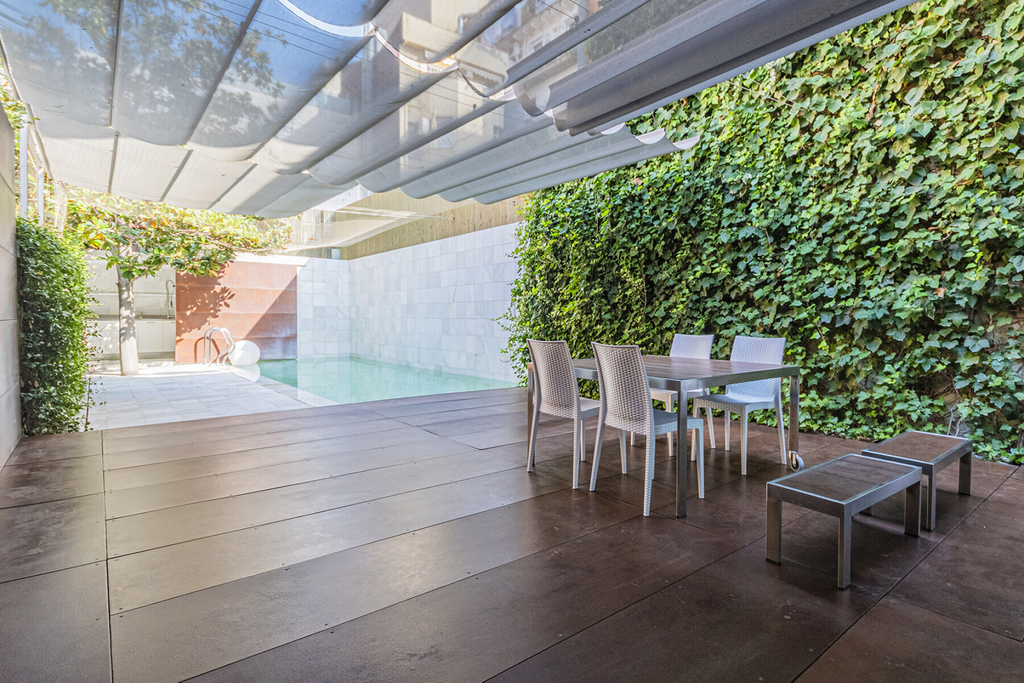 House with elevator, parking and swimming pool in Les Corts