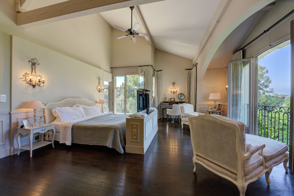 La Ferme Blanche at Cap d'Antibes – Luxurious bastide, guest house, and Mediter…