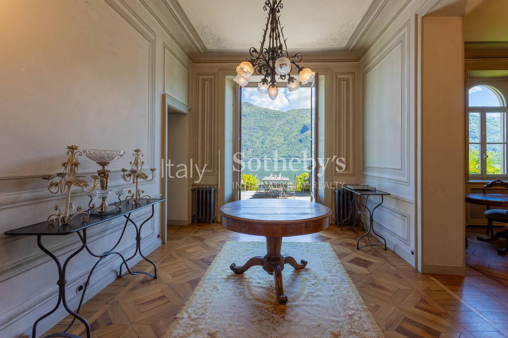 Beautiful historic villa overlooking Lake Maggiore