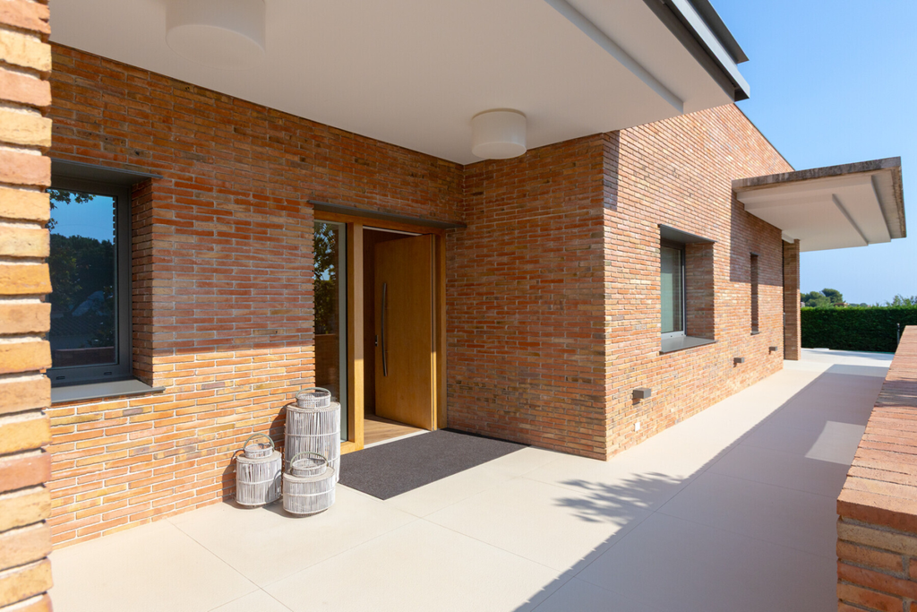 Extraordinary design house with swimming pool in the center of Alella-Costa BCN