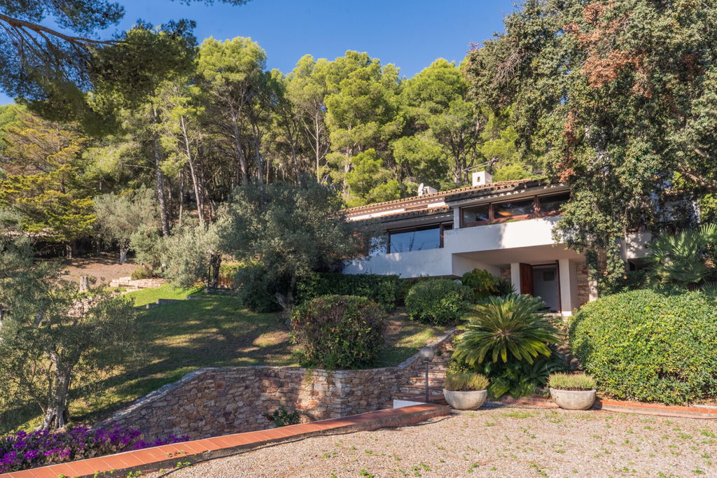 Mediterranean house with large plot and views in Aiguablava Begur