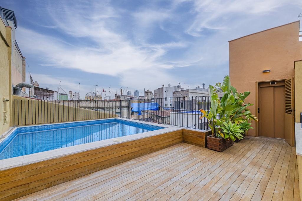 Great 2-bedroom apartment in a listed and renovated building in El Born