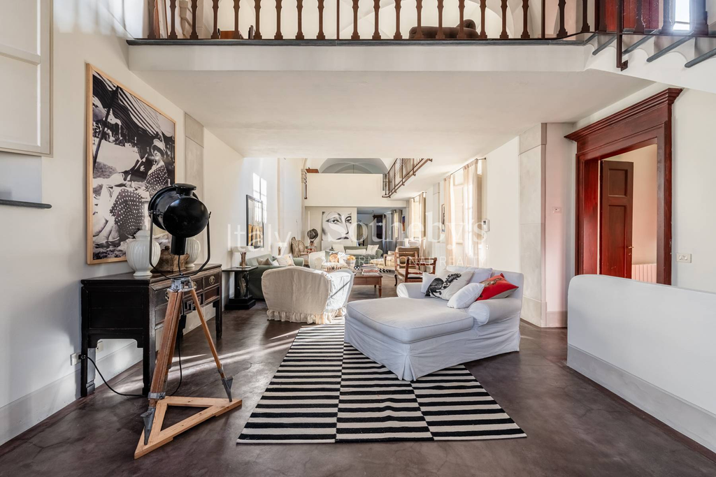 Elegant loft in historic building in Lucca