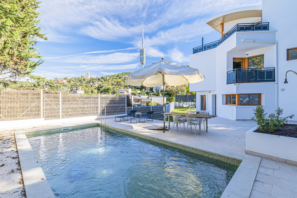 House in Vallvidrera with swimming pool and spectacular views of Tibidabo