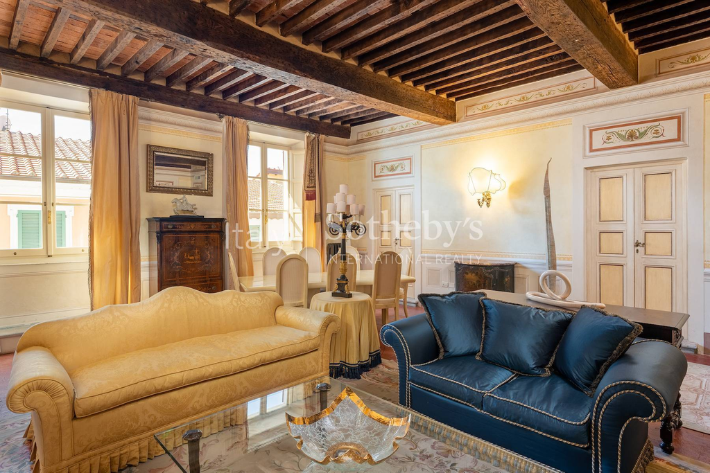 Elegant apartment in Pietrasanta