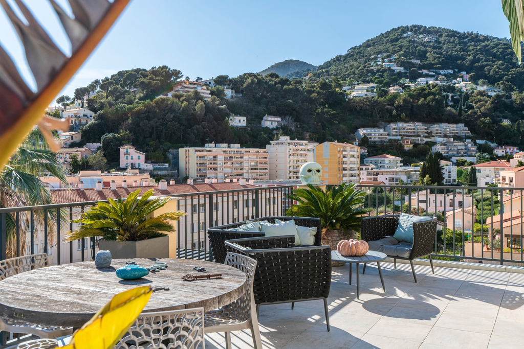 Menton luxury penthouse with rooftop terrace, pool and panoramic views