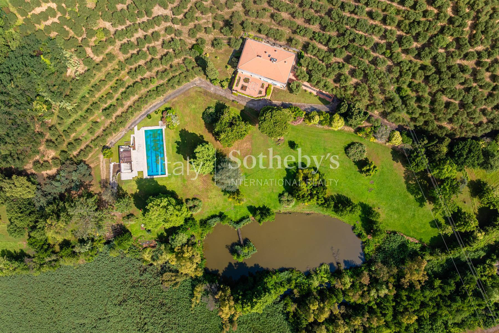 Elegant Tuscan Villa with pool, pond and dépandance