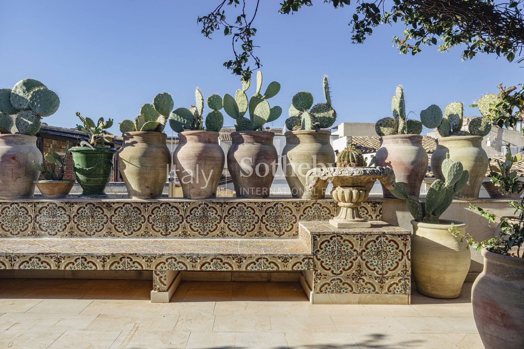 Exclusive apartment in Noto with panoramic view