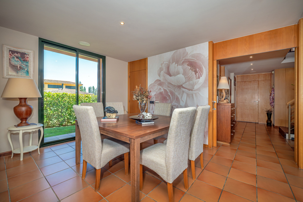 Elegant villa on the Torremirona golf course
