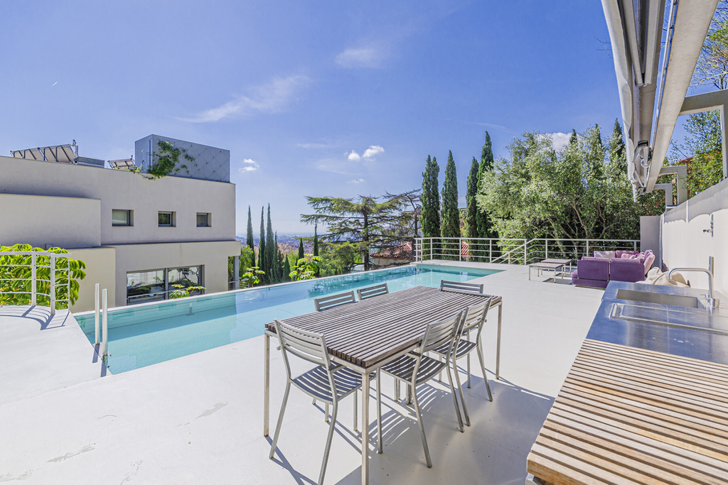 Property with breathtaking views surrounded by tropical garden
