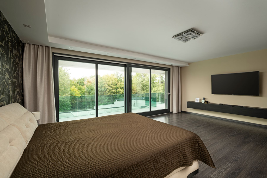 Modern wellness family residence, close to the Danube