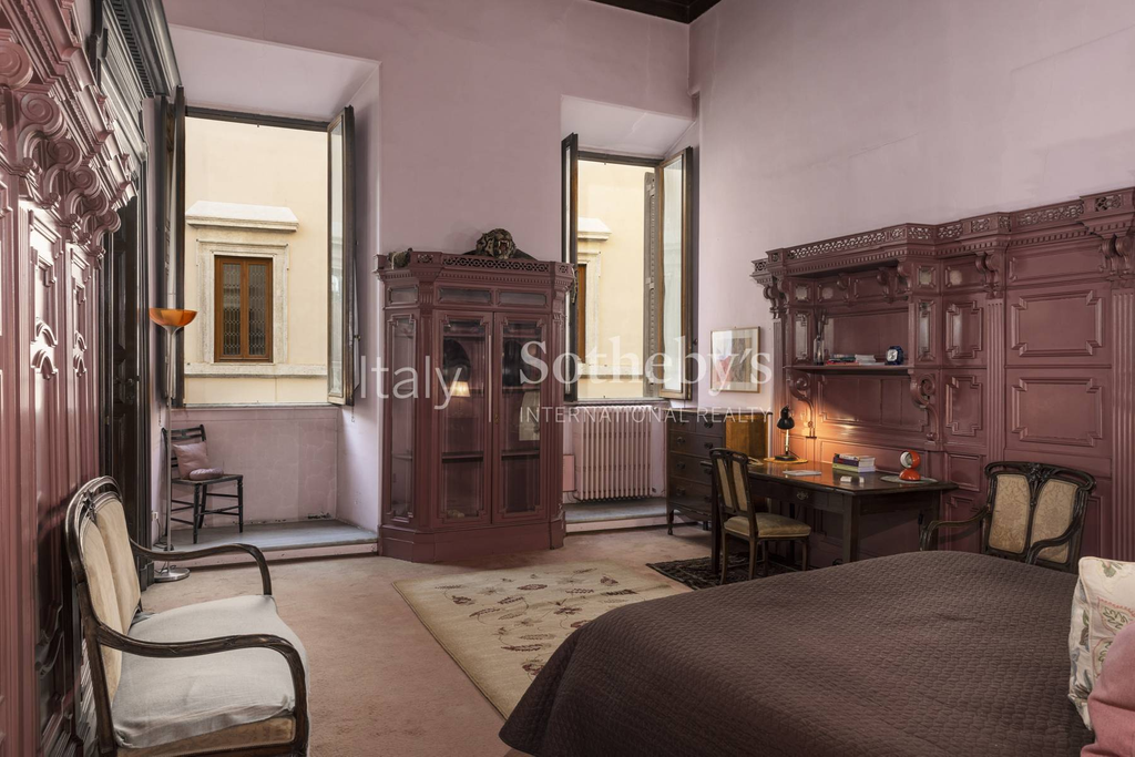 Apartment in noble palace in Piazza Campitelli