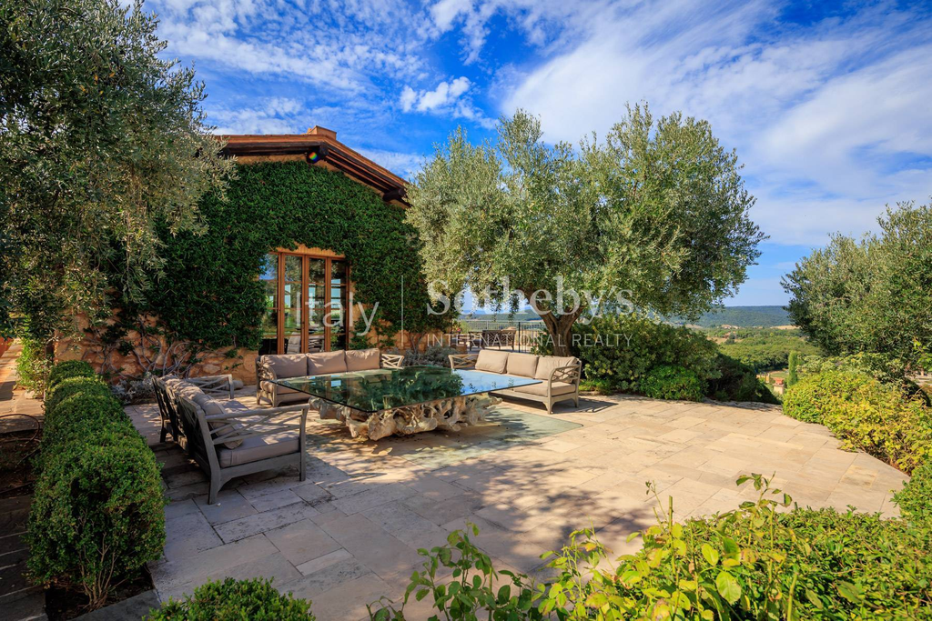 Incomparable Estate in the Tuscan countryside