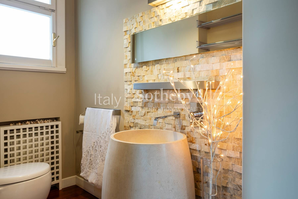 Elegant seafront property on the cliffs of Catania