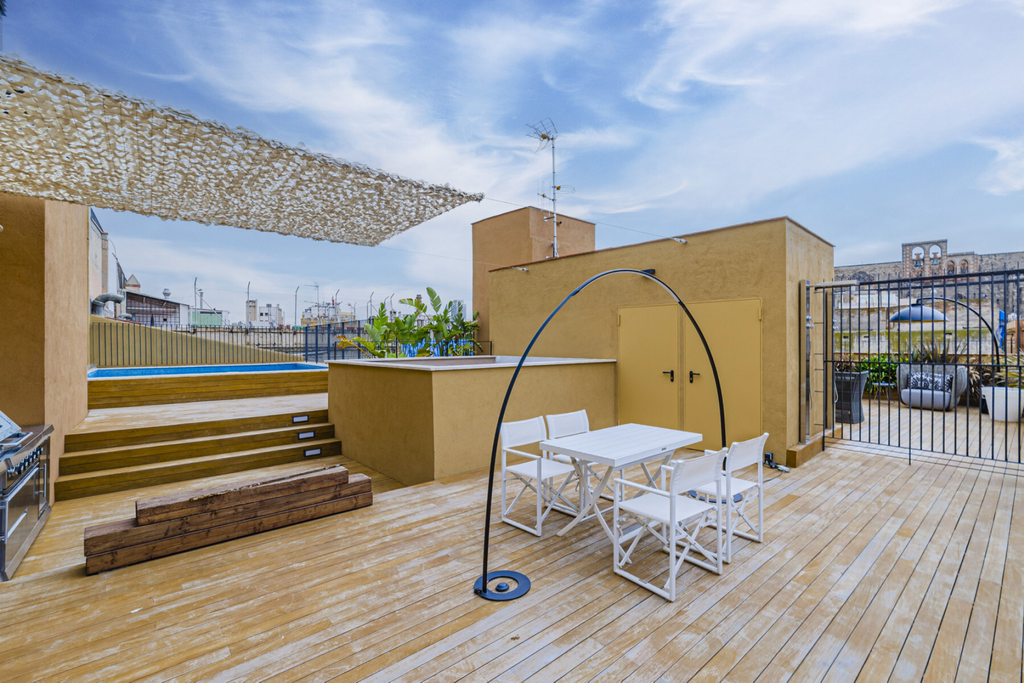 Great 2-bedroom apartment in a listed and renovated building in El Born